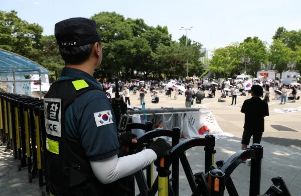 “왜 주인이 객한테 읍소해야 하나 ” 잠실시위에 사무실 못 가는 체육...

6·3 지방선거 개표소인 서울 올림픽공원 핸드볼경기장에 입주한 체육
