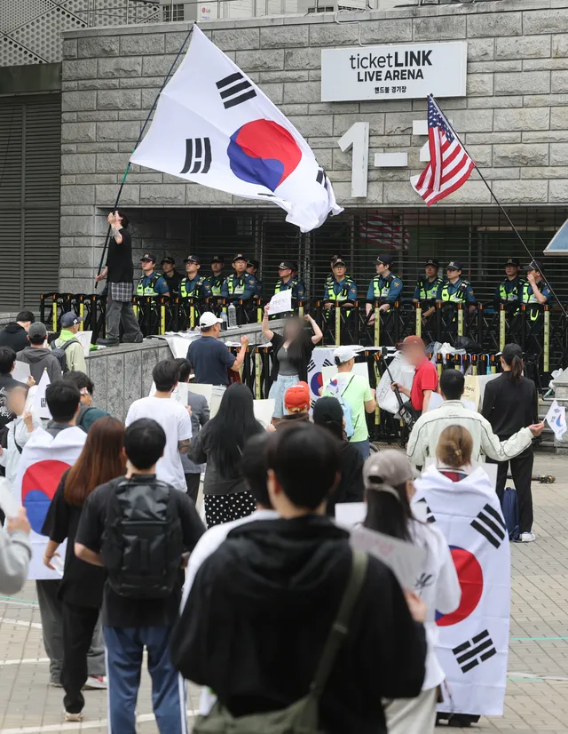 "亞펜싱선수권 오상욱 등 국대 출전비도,장비도 지급 못해" '개표소 시위...

"인도아시아펜싱선수권 출전비 제출기한이 오늘인데 송금도 못하고 