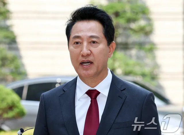 '여론조사 대납 의혹' 오세훈 "명태균 일당 사기범으로 기소해야"

강철원 전 정무부시장 "명태균에게 여론조사 의뢰한 적 없어" 오세훈 서울시장