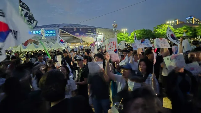 잠실에 울려 퍼진 2030의 분노... "이재명 탄핵·전면 재선거" 촉구 집회...

[더퍼블릭=정진철 기자] 서울 잠실 올림픽공원 핸드볼경기장