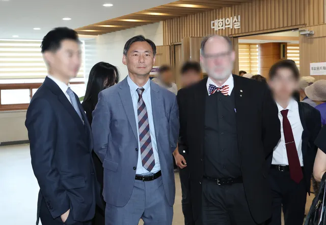 “이재명 소년원 출신” 주장 모스 탄, 출금 유지한 판사 고발…재판부...

이재명 대통령에 대한 명예훼손 혐의로 경찰 수사를 받는 모스 탄 리