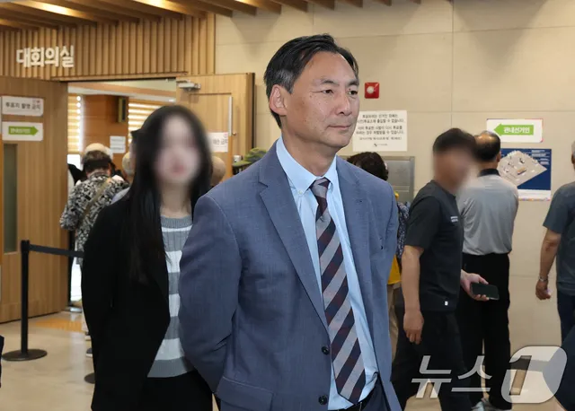 '李대통령 명예훼손' 모스탄, 출국정지 취소소송 재판부 기피 신청

이하상 변호사 "공수처에 재판장 고발…공정한 재판 우려" 소송 재판부 행정1