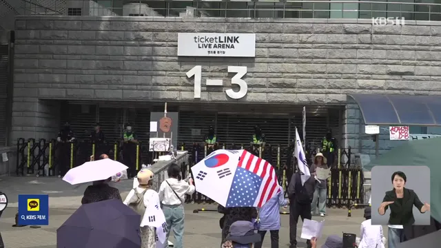 18개 대학 시국선언 “참정권 침해”…개표소 앞 시위는 엿새째

[앵커] 6.3 지방선거의 투표용지 부족 사태에 대해 전국 18개 대학 총학생회
