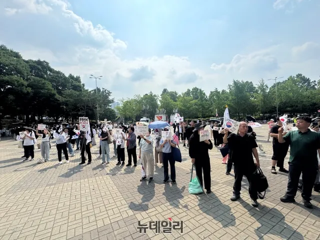 200여 명 모여 집회 이어가 … 일부선 "무분별한 출입 통제 안 돼" [잠실...

6&middot;3 지방선거 당시 서울 송파구 잠실7동 제