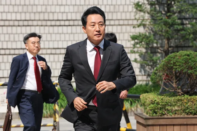 오세훈 ‘여론조사 비용 대납’ 재판 당선 뒤 첫 출석…“범죄자 아닌 ...

오세훈 서울시장이 6·3 지방선거에서 당선된 뒤 정치브로커 명태균씨