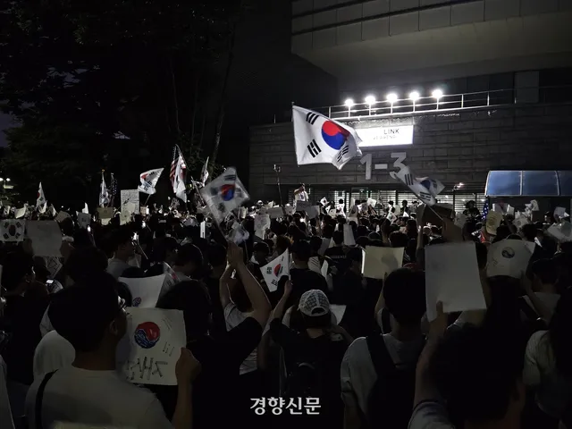 [단독]“너 대진연이지?” 폭행한 잠실 시위대 경찰 수사 착수

지난 7일 서울 송파구 올림픽공원 핸드볼경기장 시위에서 발생한 폭행사건 피해자가