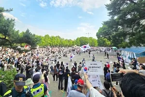 [잠실 개표소 현장] 분노한 시민들, 누구와 함께 섰나

시사위크|잠실=김두완 기자 6·3 지방선거 투표용지 부족 사태의 본질은 분명하다. 유권