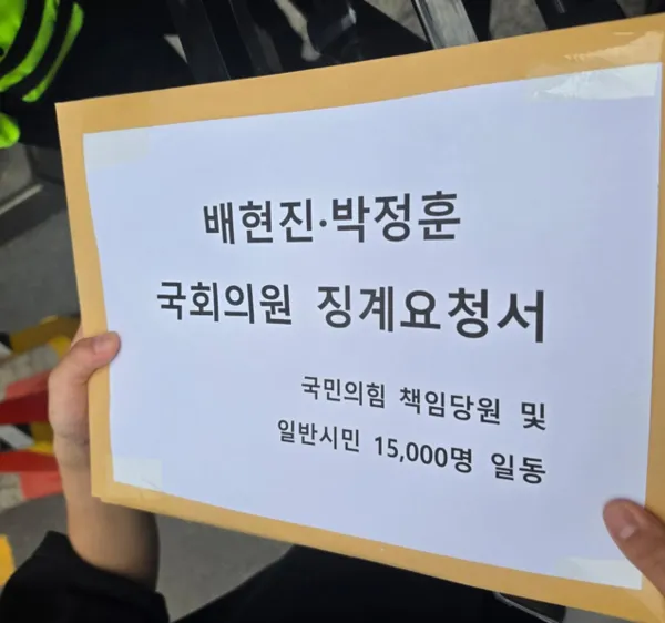 [미디어 이슈] ‘송파남매’ 어디 있었나… 배현진·박정훈, 현장 부재...

인싸잇=전혜조 기자｜6·3 지방선거 이후 서울 송파구 투표용지 부족