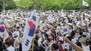 [시사칼럼] 대학가까지 번진 선관위 불신…청년들이 묻는 '한 표의 가치...

제9회 전국동시지방선거 과정에서 발생한 투표용지 부족 사태가 선거