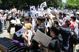 "침묵하지 않겠다" 16개대 총학 시국선언…法, 투표소 현장검증

전국 대학가에서 투표용지 부족 사태를 규탄하는 목소리가 이어지는 가운데 주요 