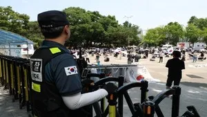 송파구 개표소 시위 관할 송파경찰서장 면직 신청

송파구 개표소 시위를 관할하는 오상택 송파경찰서장이 어제 지병 악화로 지휘가 곤란하다는 사유로
