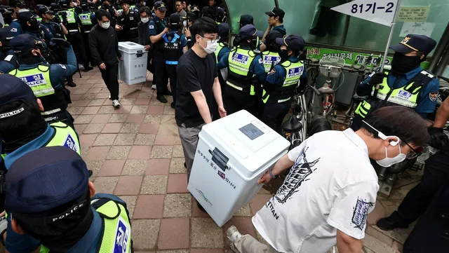 법원, 오늘 잠실 투표소 찾는다…투표용지 상자·CCTV 증거보전

투표용지 부족으로 투표시간 연장됐던 잠실7동 제2투표소,법원, CCTV·투표용