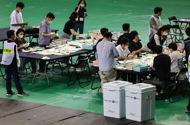 16개大 학생들, 오늘 투표용지 사태 규탄 시국선언

전국 주요 대학 학생회가 6·3 지방선거 투표용지 부족 사태를 규탄하는 시국 선언에 나섰다