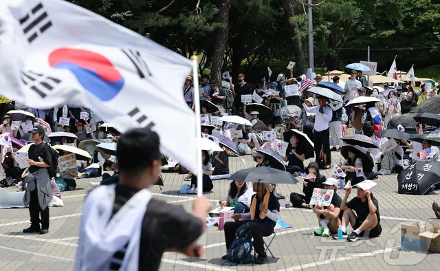 '사의' 송파경찰서장 "근무 기간 시민 안전 최선 다할 것"(종합)

"지병 악화로 현장 지휘 곤란" 면직 신청 서울청 공안차장이 '잠실 시위'