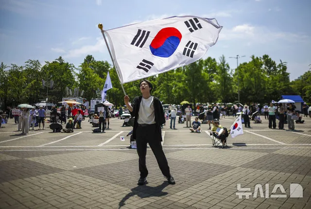 '개표소 시위' 송파경찰서장 사의…"근무기간 최선 다할것"(종합)

[서울=뉴시스]이태성 기자 = 6·3 지방선거에서 투표용지 부족 사태가 발생