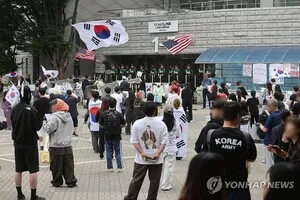 경찰 '엄정 대응' 선언 3시간 만에 무력화… 시위대, 체육단체 직원 '몸...

| 서울=한스경제 김근현 기자 | 6·3 지방선거 투표용지 부