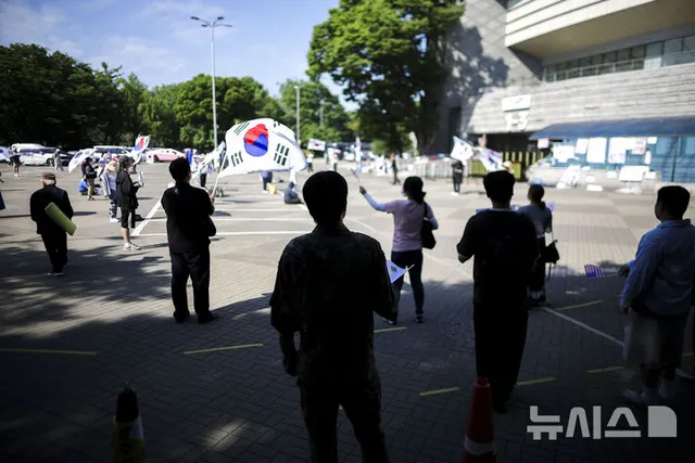 '개표소 시위' 송파경찰서장 사의…서울청 공공안전차장이 관리

[서울=뉴시스]이태성 기자 = 6·3 지방선거에서 투표용지 부족 사태가 발생한 서
