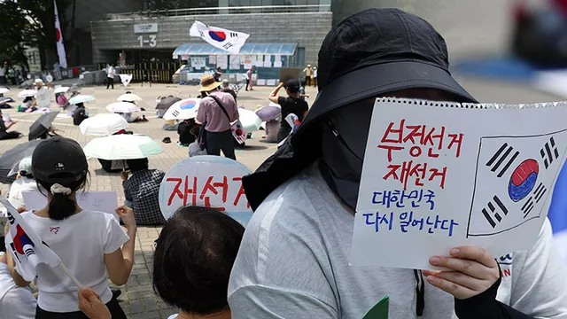 "부정선거 재선거" 닷새째 송파 개표소 집회…검경합수본 출범

"부정선거 재선거" 닷새째 송파 개표소 집회…검경합수본 출범[앵커]투표용지 부족 