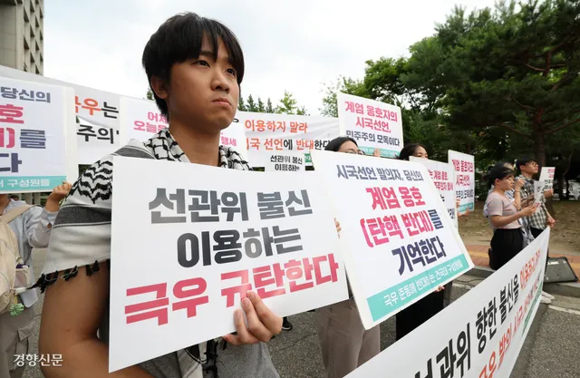 프락치 색출·소지품 수색 일삼더니…결국 ‘윤어게인’ 재등장

6·3 지방선거 투표용지 부족 사태로 촉발된 잠실 투·개표소 봉쇄 시위가 닷새째 이