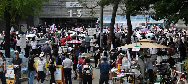 투표지 부족 사태 후폭풍… '잠실 시위' 성격 두고 혼란도 가중

6&amp;middot;3 전국동시지방선거에서 벌어진 투표용지 부족 사태의 후