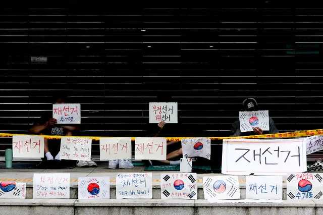 다시 '부정선거' 이름으로 모인 개표소 봉쇄 집회…닷새째 인파[박지환...

[앵커] 투표 용지 부족 사태로 서울 송파구 잠실 개표소 앞 집회가