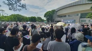 [현장] 투표용지 부족 사태…잠실에 모인 시민들 닷새째 "재선거" 요구

[시사포커스 / 강민 기자] 6·3 지방선거 투표용지 부족 사태로 촉발
