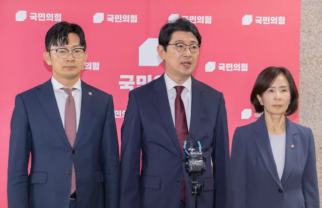 국힘, ‘투표용지 부족사태’ 특검법 당론 발의

국민의힘은 9일 6·3 지방선거 투표용지 부족사태에 대한 특검법안을 국회에 제출했다. 전날 당론