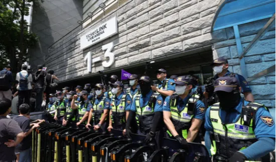 [속보] 경찰청 “의사 표현 최대한 존중…불법행위는 엄정 조치”

경찰이 6·3 지방선거 투표용지 부족 사태 이후 서울 송파구 올림픽공원 일대에