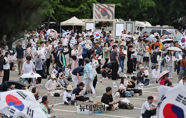 닷새째 거리로 나온 시민들 … "선관위 해체 수준의 조사와 쇄신이 필요...

"이것은 좌우의 문제가 아니라고 생각한다. 국민의 참정권을 앗아간