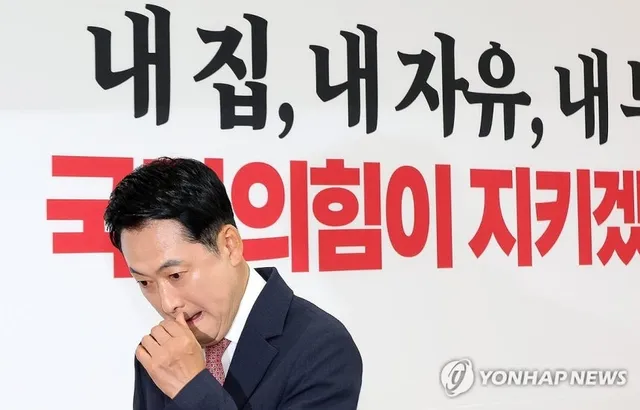 ‘재선거’에 올인한 장동혁… 잠실은 부활 무대일까? 정치적 무덤일까...

장동혁 국민의힘 대표가 당내 커지는 선거 패배 책임론에도 ‘당권 버티
