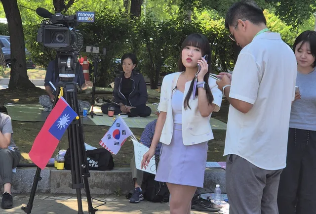 신원 확인 당한 대만 취재진들...“‘현장 떠나라’·‘중국인이냐’ 추...

6·3 지방선거 투표용지 부족 사태로 서울 송파구 지역 개표소인 올