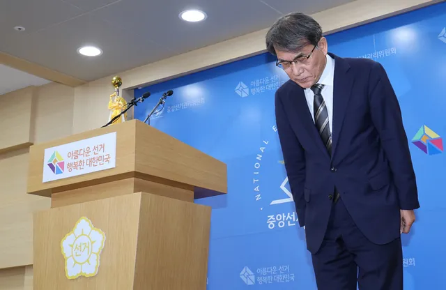 말뿐인 ‘사과·쇄신’…선관위 개혁 왜 번번이 무산됐나

중앙선거관리위원회가 또다시 선거 관리 부실 논란의 중심에 섰다. 6·3 지방선거 투표용지