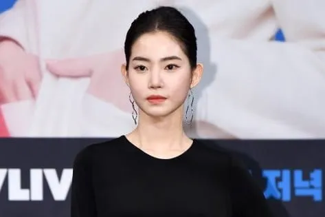 "계엄? 자고 일어나니 풀려" 황승언, 잠실 '재선거 시위' 공개 지지에 누...

배우 황승언이 잠실 일대에서 열린