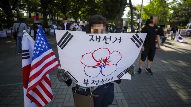 "무력 진압 대비, 총기 만들어 놓자"…잠실 시위 SNS에 경찰 긴장

제9회 전국동시지방선거(6·3 지방선거) 투표용지 부족 사태를 규탄하는 
