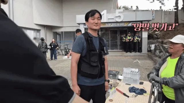 [영상] "응원했는데…" 2030 보수, 올림픽공원 시위 외면 왜?

6&middot;3 지방선거 이후 이어지고 있는 참정권 침해 규탄 집회를 