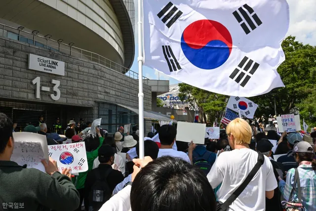 '잠실 시위' 기자 폭행에 기자협회 "언론 공격은 민주주의 공격"

(선관위 용지 부족 사태)