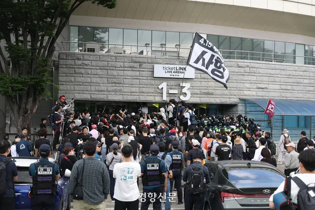 “중국인·공안” 잠실 시위 현장서 경찰 향한 루머·조롱 확산···경찰...

6·3 지방선거 투표 용지 부족 사태로 촉발된 잠실 시위 현장에서 