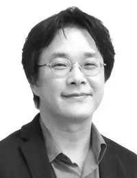 [시론]선거가 지나간 자리

선거가 지나간 자리는 황량하기만 하다. 전쟁의 황폐감과 축제가 끝난 허탈감이 공존하기 때문이다. 표를 준 사람의 당