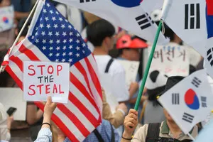 [포토] "스탑 더 스틸"

[이뉴스투데이 안경선 기자] 6·3 지방선거 투표용지 부족 사태로 불거진 재선거 촉구 집회가 열리고 있는 8일 오후