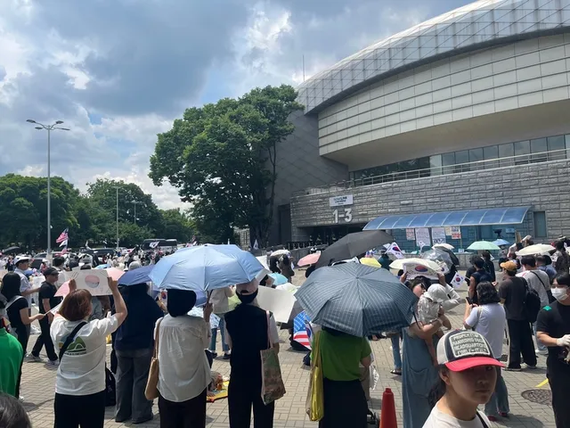 SNS 타고 거리에 모인 젠지…광장 집결 후 해법도 찾을까

투표용지 부족 사태 이후 확산한 청년층의 ‘투표권 시위’가 결집에는 성공했지만 명확