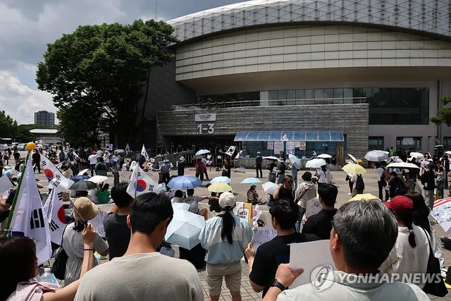 "뭉치면 총기 자체 생산" 잠실시위 SNS 댓글…경찰 분석 중

(서울=연합뉴스) 정지수 기자 = 6·3 지방선거 투표용지 부족 사태를 규탄하는