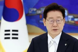 靑 "李대통령-4부요인, '선거관리 대개혁방안' 마련키로"

이재명 대통령과 국가 4부 요인(국회의장·국무총리·헌법재판소장·대법원장)이 8일 청