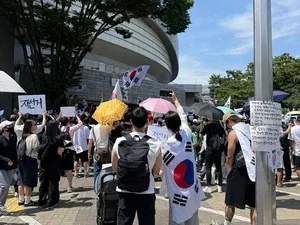 "정치 성향 아닌 민주주의 위해"… 잠실로 향한 청년들의 분노

시사위크=김윤혁 기자 6·3지방선거 투표용지 부족 사태를 규탄하는 ‘잠실개표소 