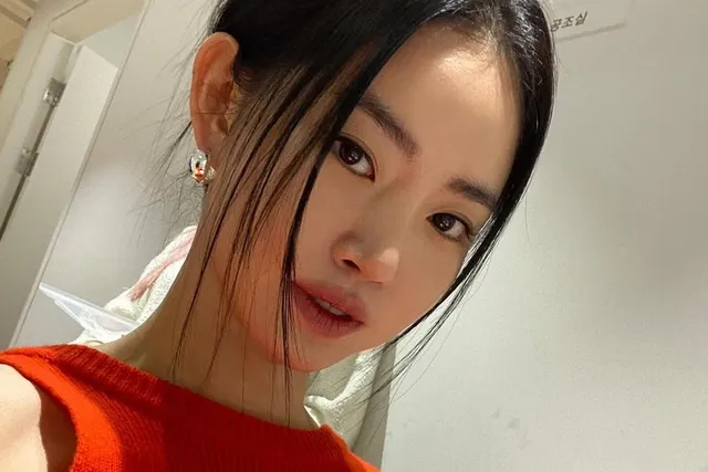 '잠실 시위 공개 지지' 女배우…"계엄? 자고나니 끝났던데?"

배우 황승언이 최근의 지방선거 투표용지 부족 사태에 대해 공개 지지를 표명했다.
