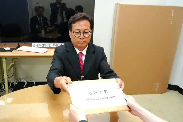 이대형 인천시교육감 후보 “무효표 재판정 필요하다”…선관위에 선거...

6·3 지방선거에서 인천시교육감 후보로 나섰던 이대형 경인교대 교수가 