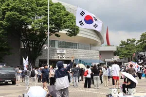 [TN 현장] 잠실 투표용지 집회...'극우와 선긋기' 느슨해지며 혼란 가중

【투데이신문 권신영 기자】제9회 전국동시지방선거가 끝난 지 닷새가
