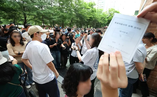 경찰, '투표지 부족' 수사 속도전...잠실 개표소 봉쇄 시위 나흘째

6·3 지방선거 투표용지 부족 사태 수사에서 경찰이 고발인 조사를 마치고