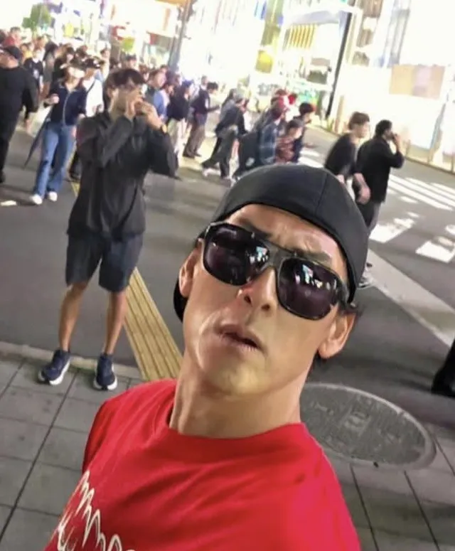 '빨간' 옷 입고 등장한 박준형…"재선거" 불똥

[서울=뉴시스] 남정현 기자 = 그룹 지오디 멤버 박준형의 일본 여행 사진이 온라인에서 뜻밖의