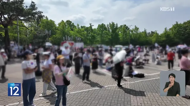 잠실 개표소 봉쇄 나흘째…“전국적 재선거 필요”

[앵커] 투표용지 부족 사태에 항의하는 시민들의 서울 잠실 개표소 봉쇄가 나흘째 이어지고 있습