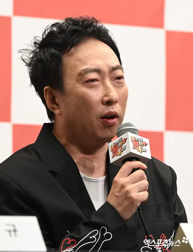"소신발언 어디갔나" 박명수, '정치 댓글' 쏟아졌다…SNS 활활 [엑's 이슈...

(엑스포츠뉴스 정민경 기자) 방송인 박명수가 최근 정치 